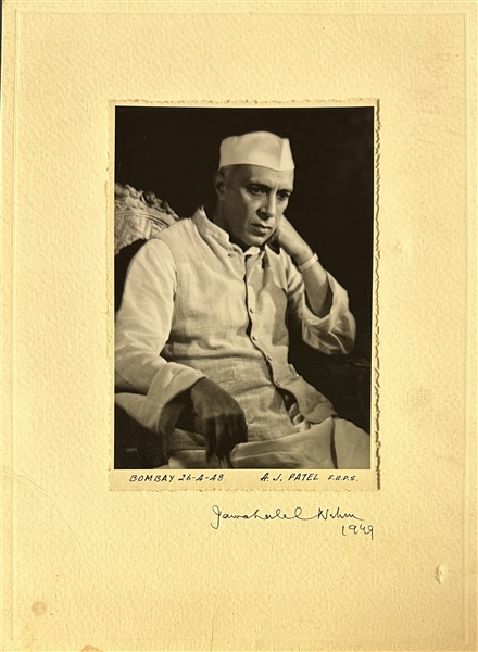 Jawaharlal Nehru Photo and Signature