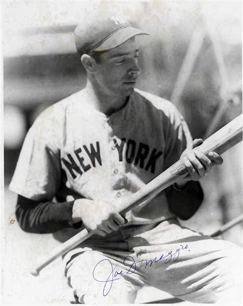 Joe DiMaggio Signed B&W 8x10 Photo 