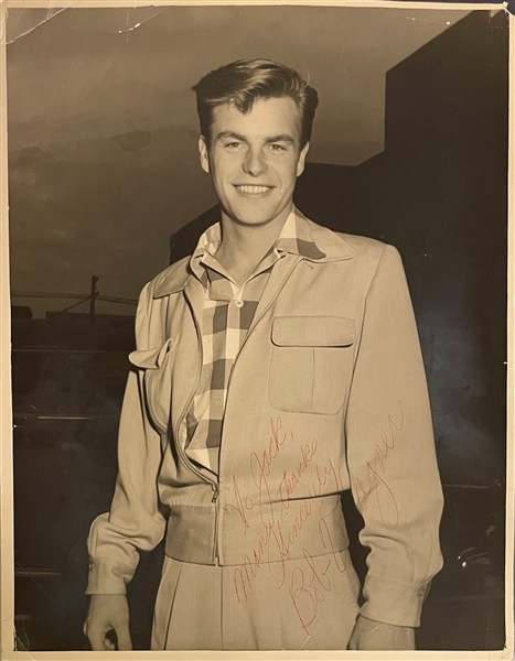 Robert Wagner Signed 11x14 Photo