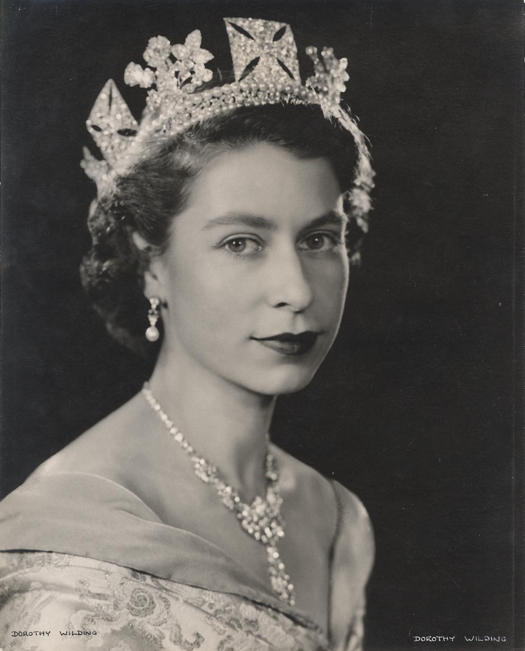Lot Detail - Dorothy Wilding portrait of HM Queen Elizabeth II, 15 ...