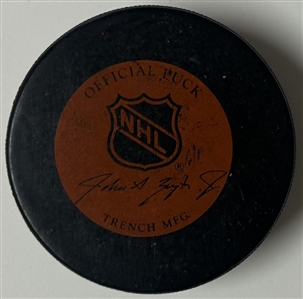 Gordie Howe Detroit Red Wings Signed Red Wings Logo NHL Hockey Puck